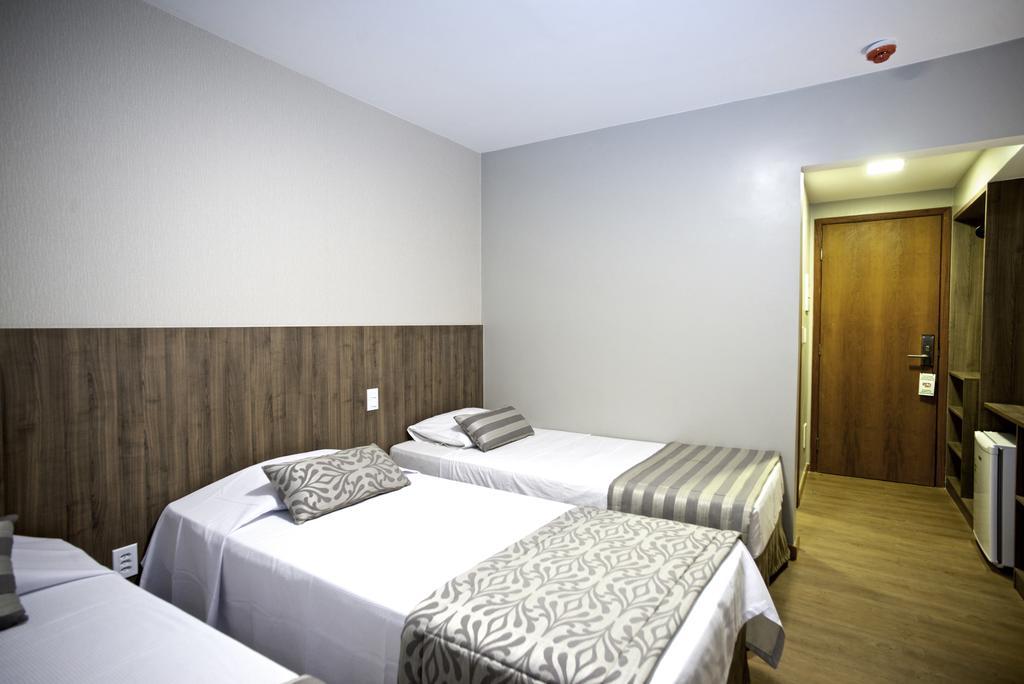 Quarto Triplo Standard com 3 Camas de Solteiro
